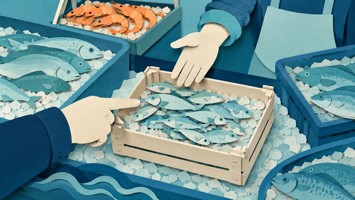 Illustrazione papercut di una mano che indica una cassetta di piccoli pesci mentre il pescivendolo la raggiunge