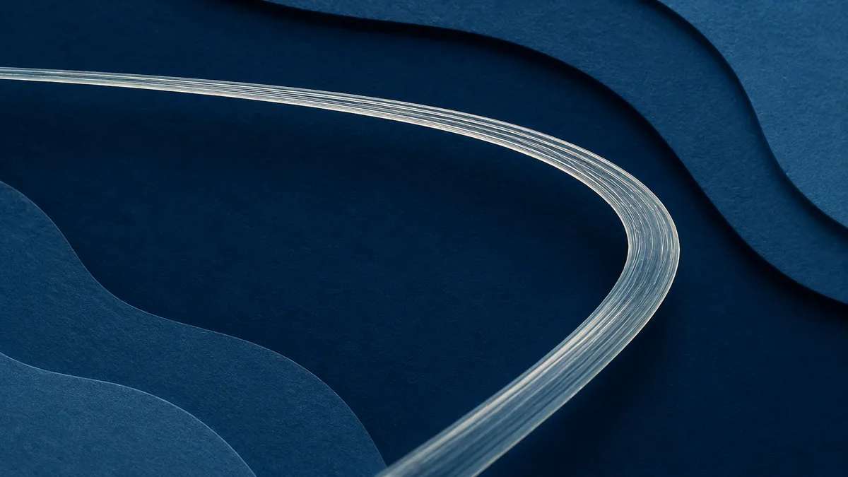 Illustrazione papercut ravvicinata di un filo che curva stretto su se stesso, con le fibre esterne piu' tese di quelle interne